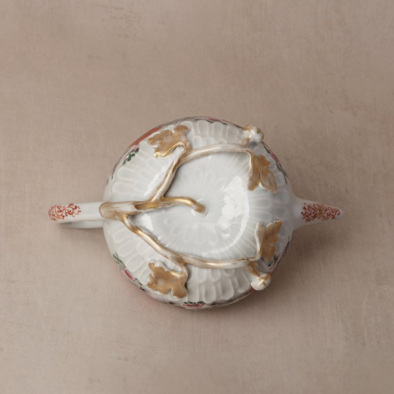 清雍正 粉彩魚藻紋蓋壼 | Santos Collection | A Chinese export famille-rose 'fish pond' teapot, Qing dynasty, Yongzheng period - 图5