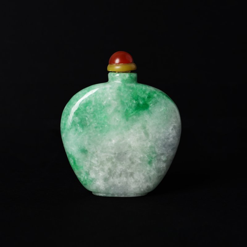 十九/二十世紀 青玉鼻煙壺 | A Chinese jade snuff bottle, 19th/20th century