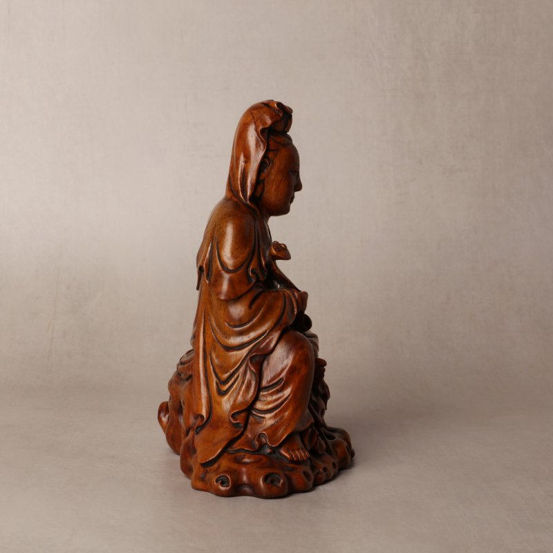 清十八/十九世紀 黃楊木雕觀音菩薩坐像 | A Chinese boxwood carved figure of Guanyin, Qing dynasty, 18th/19th century - 图15