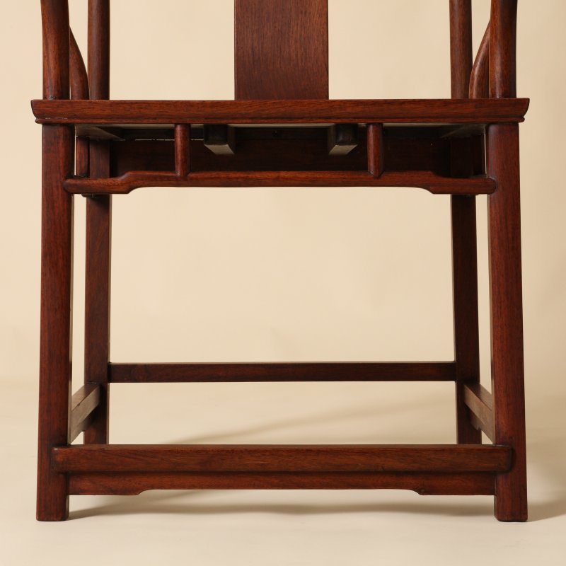 清十八世紀 花梨木四出頭官帽椅一對 | Ulrich Hausmann Collection | A pair of Chinese huali 'official's hat' yoke-back armchairs, sichutou guanmaoyi, Qing dynasty, 18th century - 图6