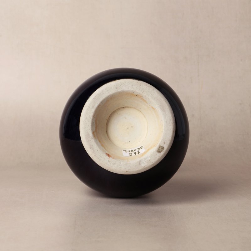 十七世紀 紫釉瓶 | Santos Collection | A Chinese monochrome aubergine-glazed vase, 17th century - 图3