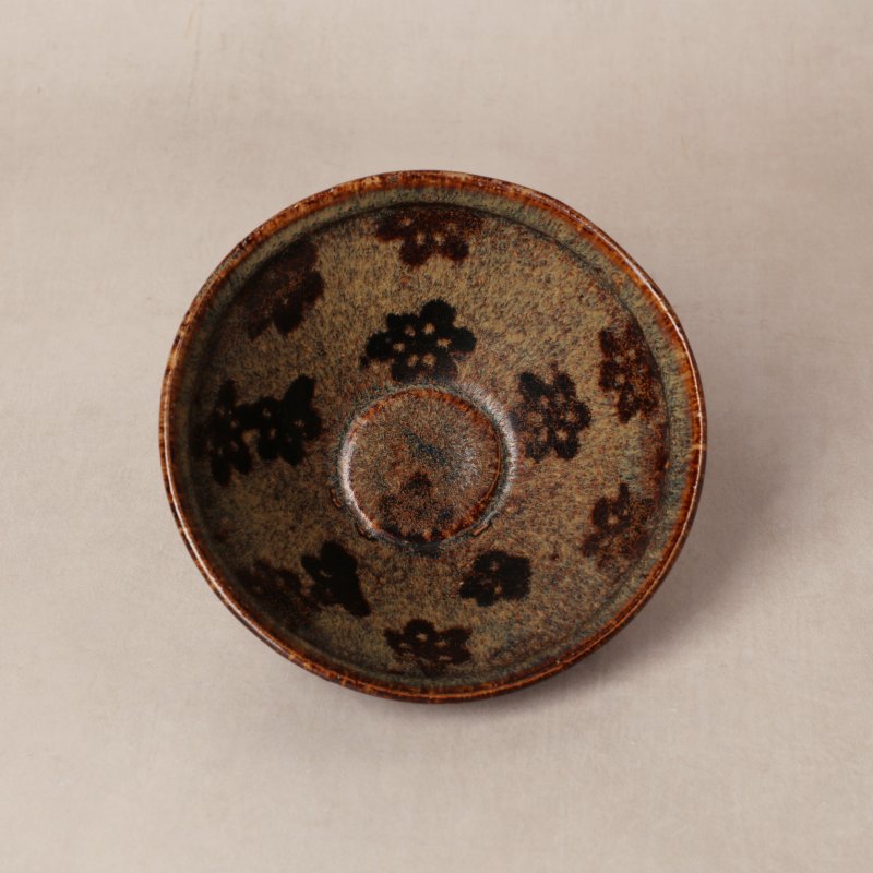 南宋 吉州窰剪紙貼花梅花紋盌 | Santos Collection | A fine Chinese Jizhou 'papercut' 'prunus' bowl, Southern Song dynasty - 图1