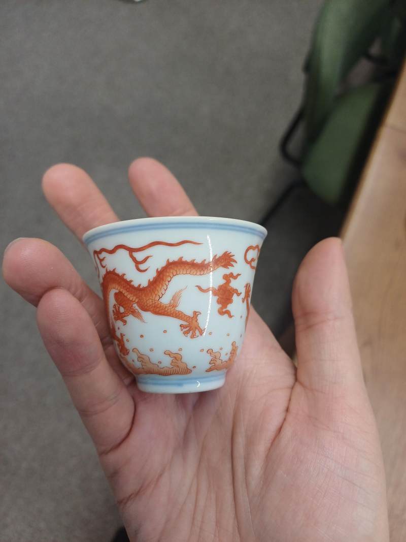 清 礬紅彩雲龍戲珠紋盃 《大清咸豐年製》款 | A Chinese iron-red 'dragon' wine cup, Qing dynasty, Xianfeng mark - 图9