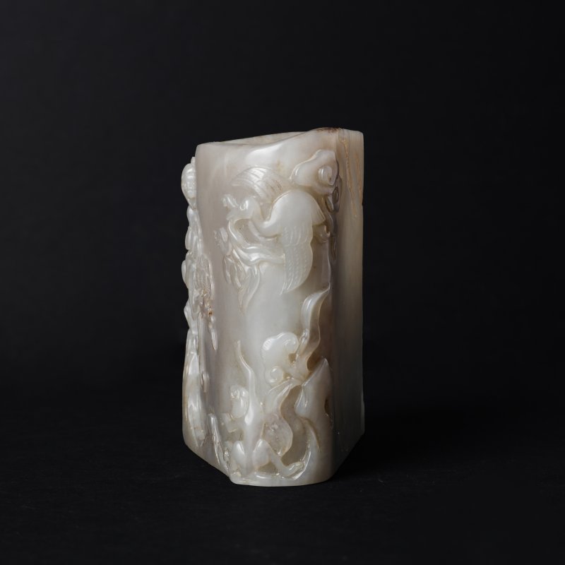 晚清 青灰玉靈猴紋筆筒 | A Chinese grey jade 'monkeys' brush pot, late Qing dynasty - 图2