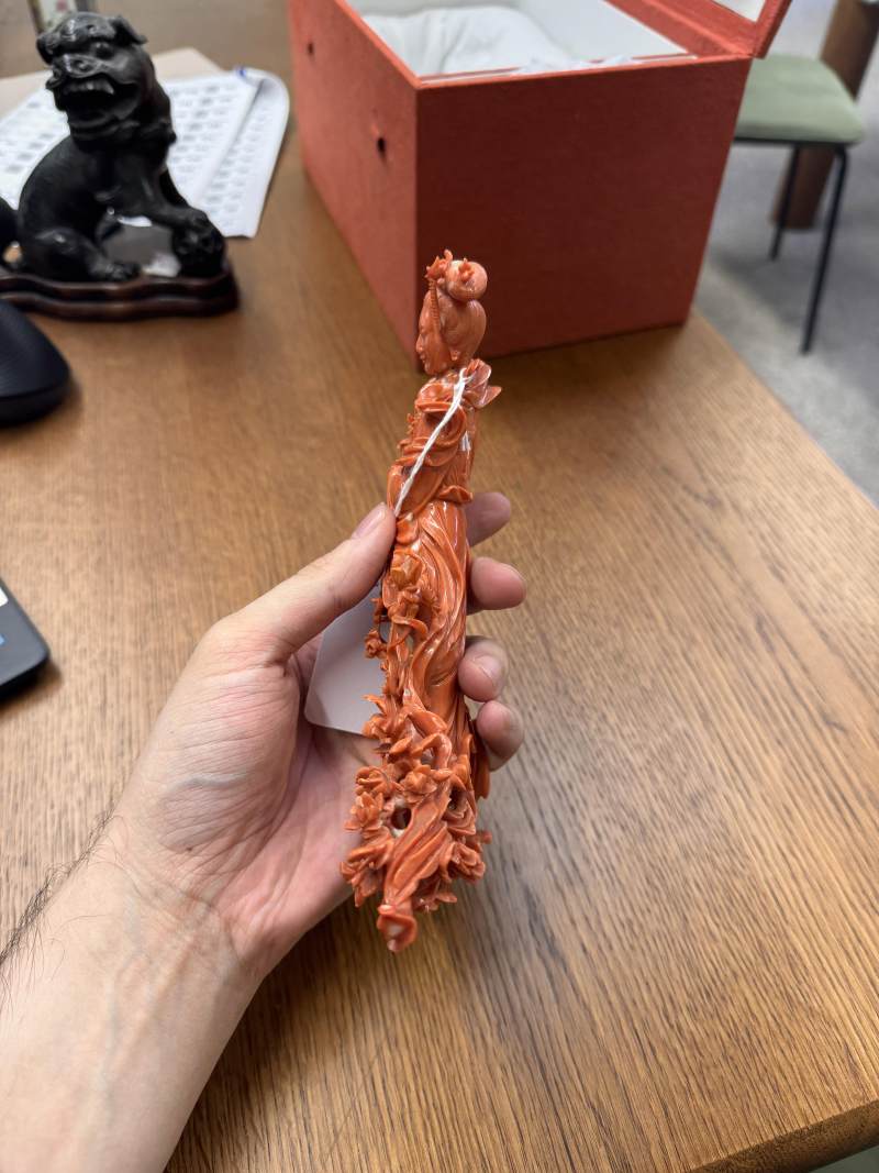 十九世紀 珊瑚雕麻姑獻壽像 | λ A fine Chinese carved coral figure of a Magu, 19th century - 图2