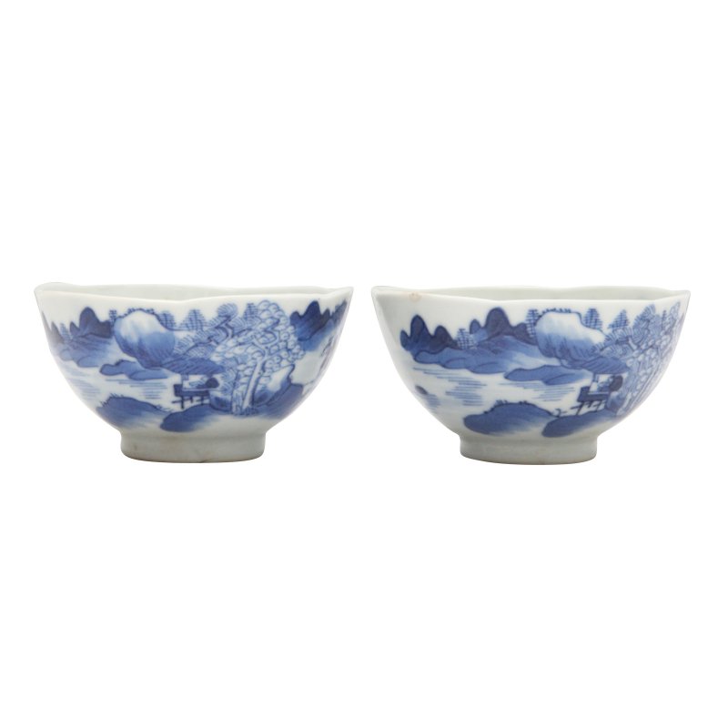 清十八 / 十九世紀 青花山水圖花口盃一對 | Two Chinese blue and white 'landscape' scalloped cups, Qing dynasty, 18th/19th century - 图4