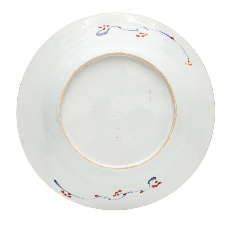 清十八世紀 各式瓷盤 一組三件 | Three Chinese porcelain chargers, Qing dynasty, 18th century - 图3