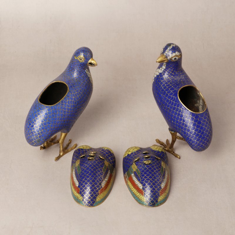 清十八世紀 掐絲琺瑯銅鍍金鵪鶉式香爐一對 | A pair of Chinese cloisonné enamel and gilt-bronze quail-form censers, Qing dynasty, 18th century - 图6