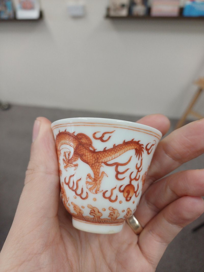 清光緒 礬紅彩龍紋酒盃一對 《大清光緒年製》款 | Santos Collection | A pair of Chinese iron-red-decorated 'dragon' wine cups, Qing dynasty, Guangxu marks and period - 图7