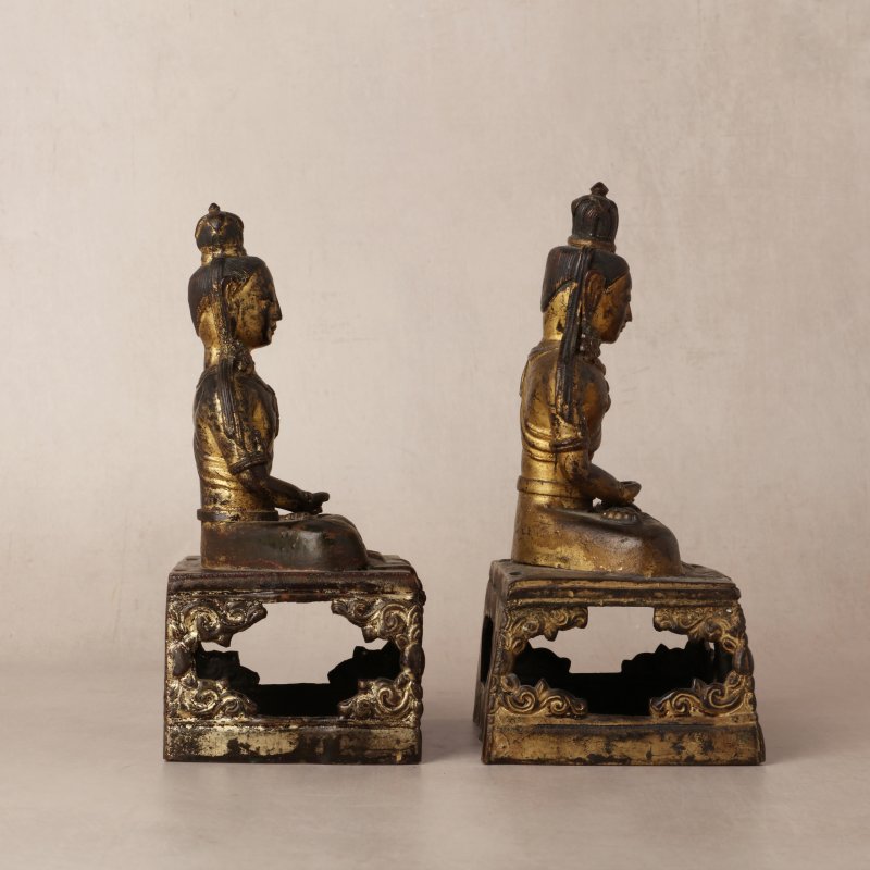 清乾隆 銅鎏金無量壽佛坐像一對 | Two Chinese gilt-copper-alloy figures of Amitayus, Qing dynasty, Qianlong period - 图14