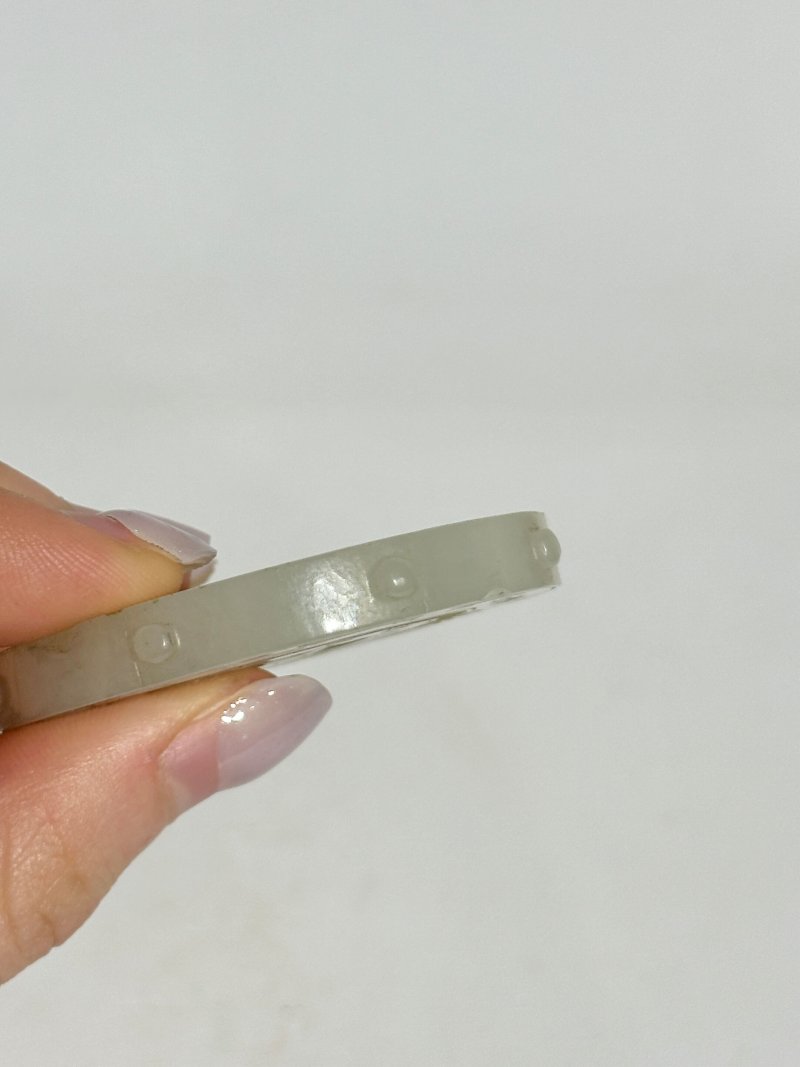 清十八世紀 白玉⌈法輪⌋墜 及座 | A WHITE JADE 'DHARMACHAKRA' PENDANT - 图2