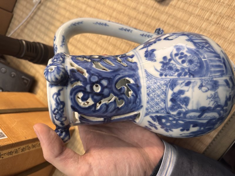 清康熙 青花庭院仕女圖執壺 | Santos Collection | A rare Chinese export blue and white 'puzzle' jug, Qing dynasty, Kangxi period - 图16