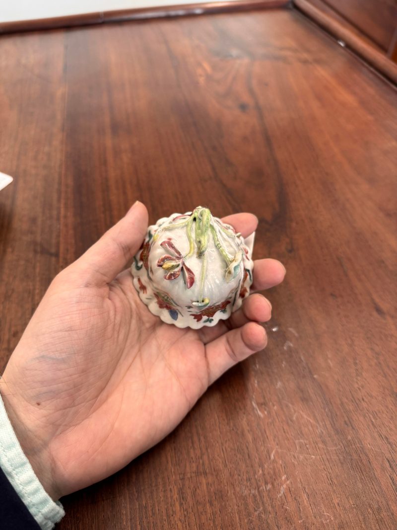 清雍正 粉彩荷塘金魚紋盃及小盤 | Santos Collection | A Chinese export famille-rose 'carp and lotus' cup and saucer, Qing dynasty, Yongzheng period - 图25