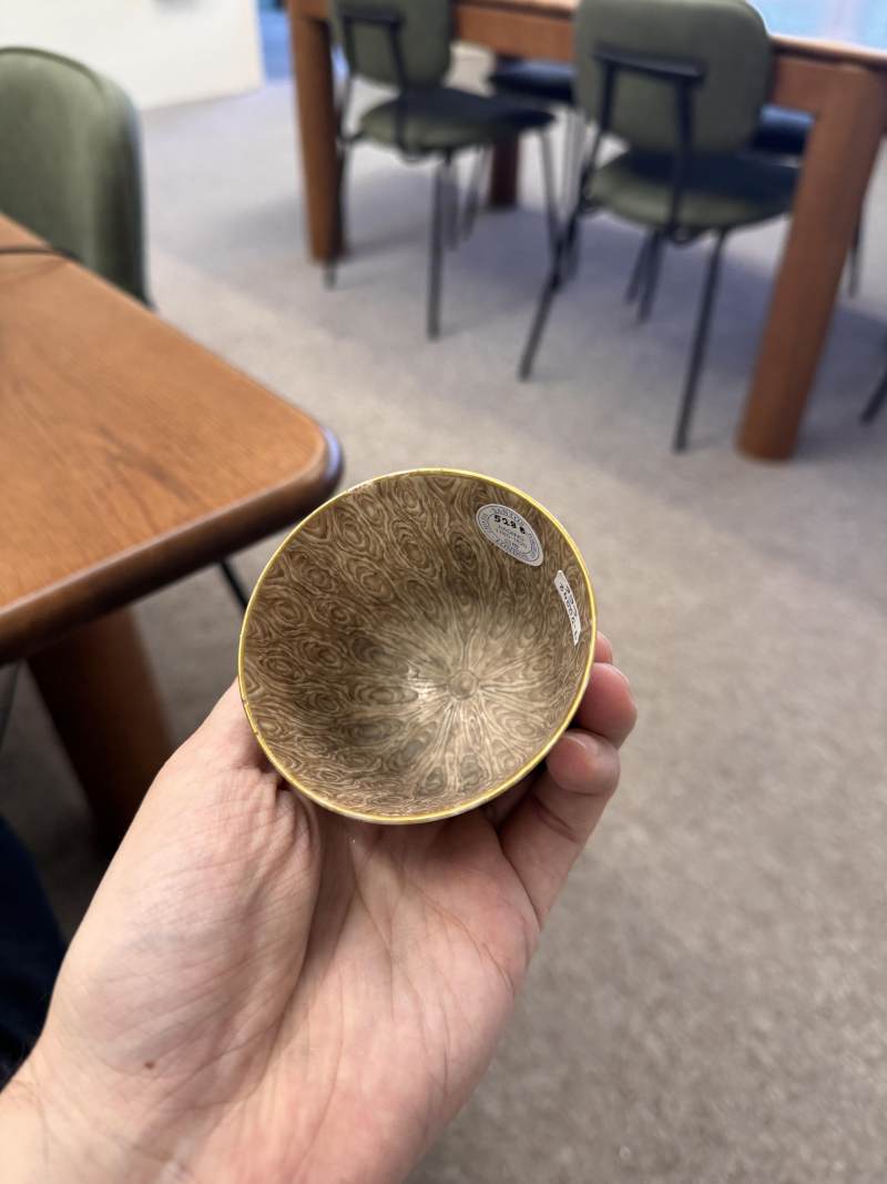 清十八/十九世紀 粉彩仿木紋花卉紋盃 | Santos Collection | A Chinese famile-rose faux-bois 'blossoms' cup, Qing dynasty, 18th-19th century - 图16