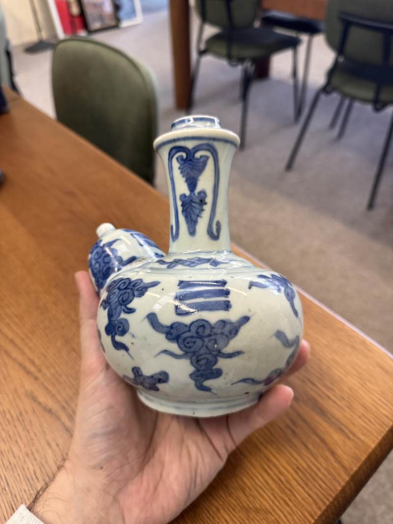 明 青花雲紋軍持 | Santos Collection | A Chinese blue and white 'ruyi cloud' kendi, Ming dynasty - 图6