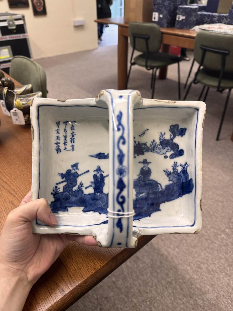 明天啟 青花古染付人物故事圖盤 | A Chinese kosometsuke blue and white handled tray, late Ming dynasty, Tianqi period - 图17