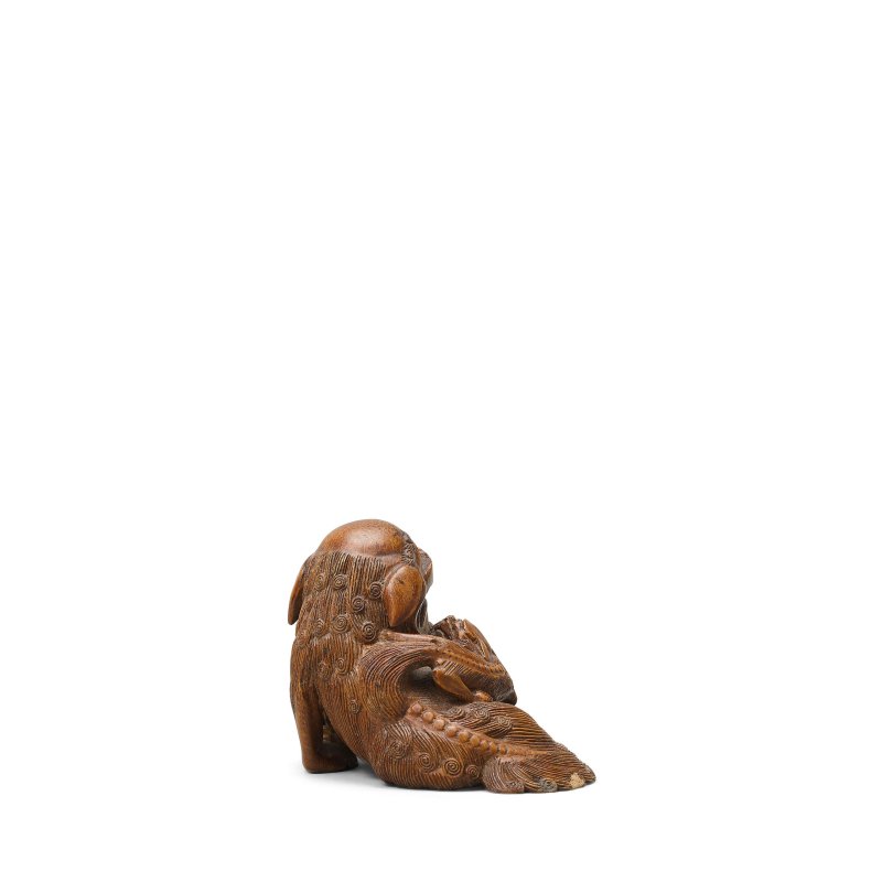 晚清 竹雕太獅少獅擺件 | A SMALL CARVED BAMBOO 'LION AND CUB' GROUP - 图3