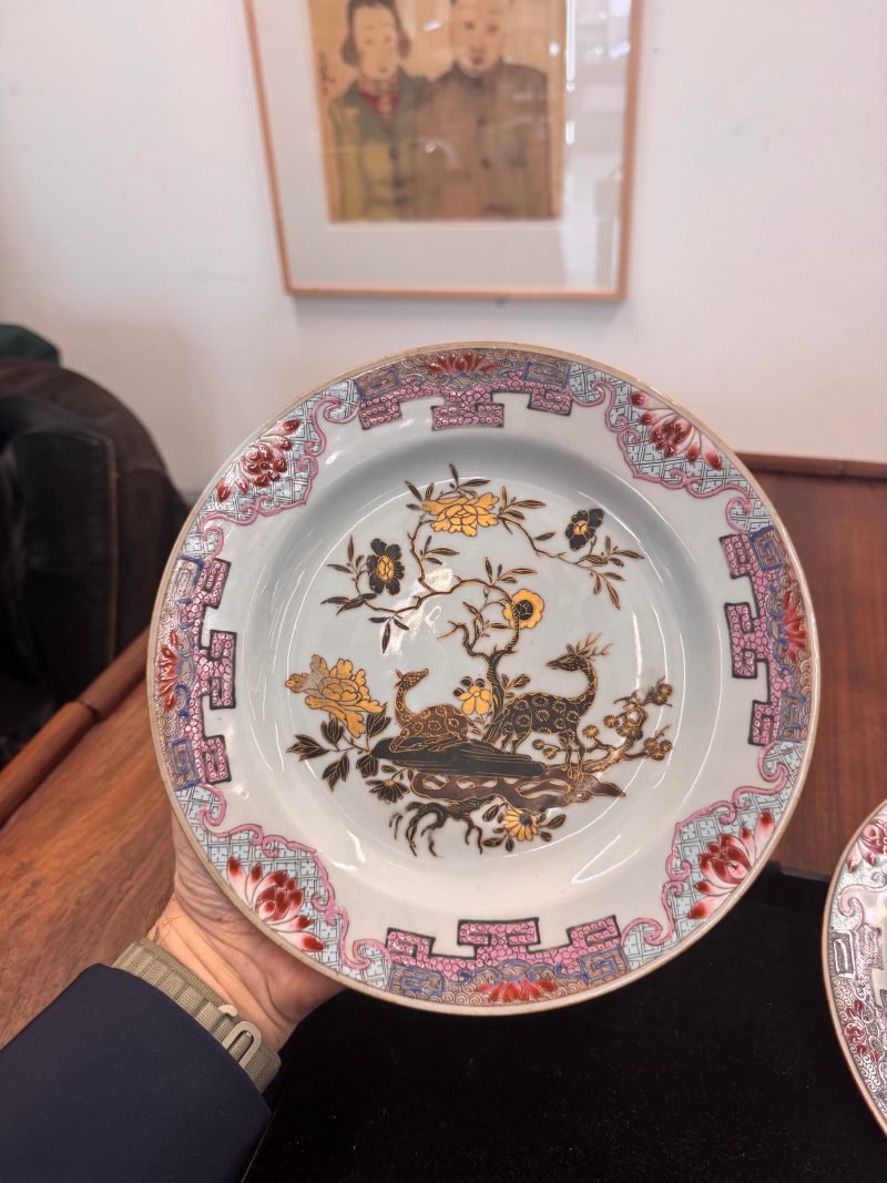 清十八世紀 粉彩描金花卉紋盤一對 | A pair of Chinese export gilt-decorated famille-rose dishes, Qing dynasty, 18th century - 图21