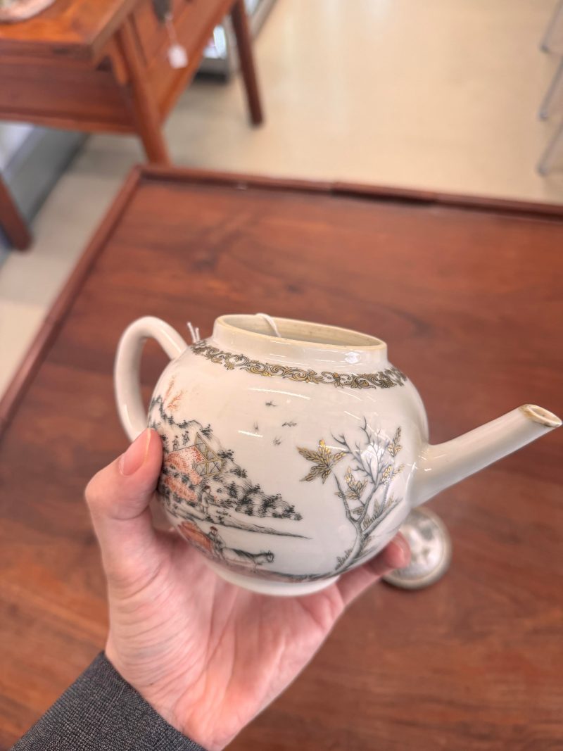 清乾隆 墨彩高粱收穫圖蓋壺 | Santos Collection | A rare Chinese export en-grisaille 'sorghum harvesting' teapot, Qing dynasty, Qianlong period - 图11