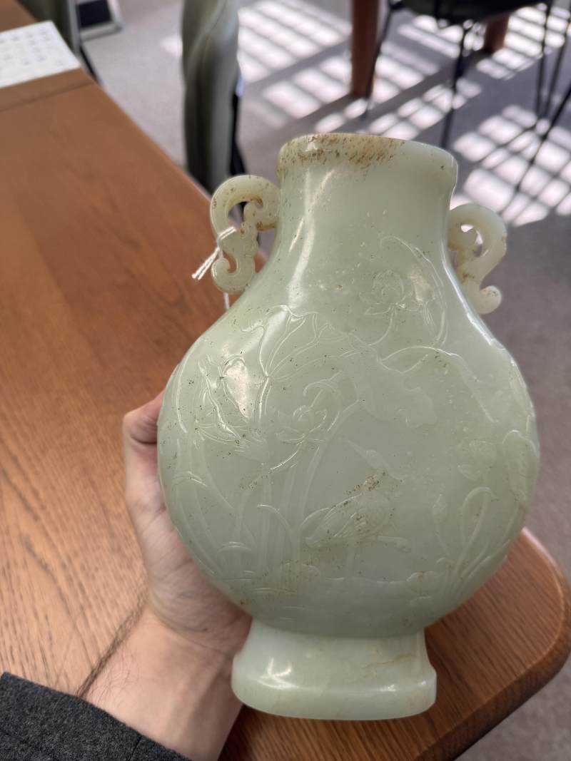 清乾隆 青玉雕蓮塘清趣圖瓶 | A fine Chinese celadon jade 'lotus pond' vase, Qing dynasty, Qianlong period - 图17