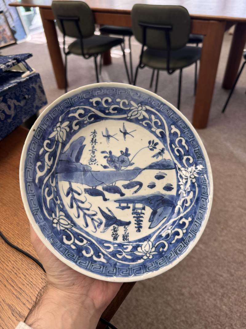 明天啟 古染付青花題詩盤 | Santos Collection | A Chinese kosometsuke blue and white inscribed dish, Ming dynasty, Tianqi period - 图3