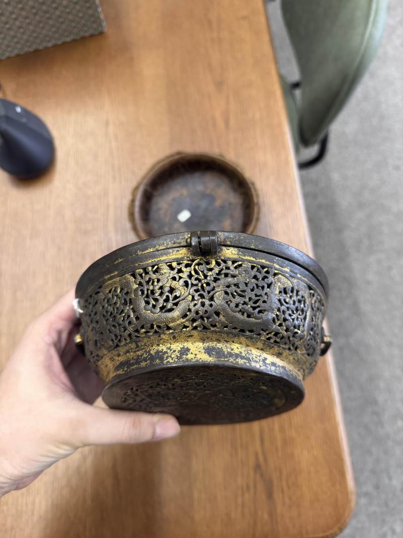 十五/十六世紀 西藏東部德格 鐵鋄金鏤空龍紋蓋盒 | A rare Tibetan gilt-damascened iron bowl box and cover, Derge, Eastern Tibet, 15th/16th century - 图29