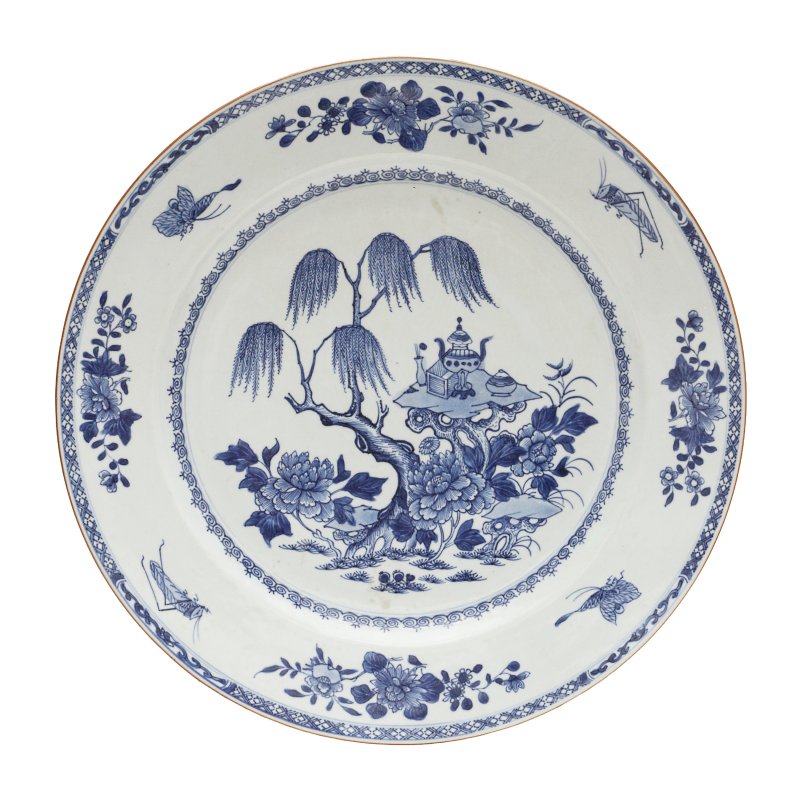清十八世紀 各式瓷盤 一組三件 | Three Chinese porcelain chargers, Qing dynasty, 18th century - 图4