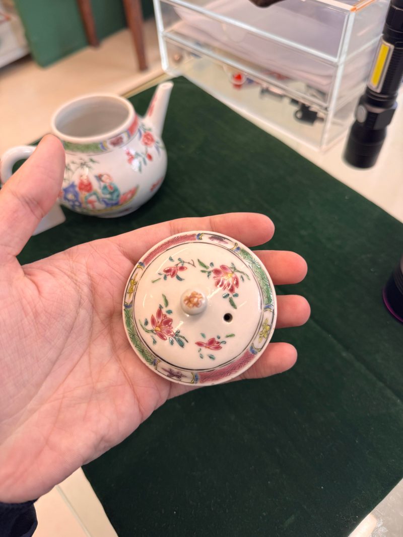 清乾隆 粉彩花卉紋蓋壼 | Santos Collection | A Chinese famille-rose 'floral' teapot, Qing dynasty, Qianlong period - 图25