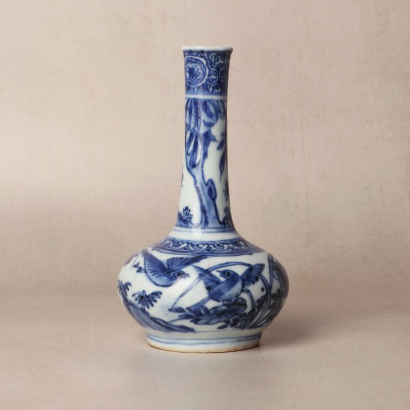 明 古染付青花花鳥圖膽瓶 | Santos Collection | A Chinese kosometsuke blue and white 'birds' bottle vase, Ming dynasty