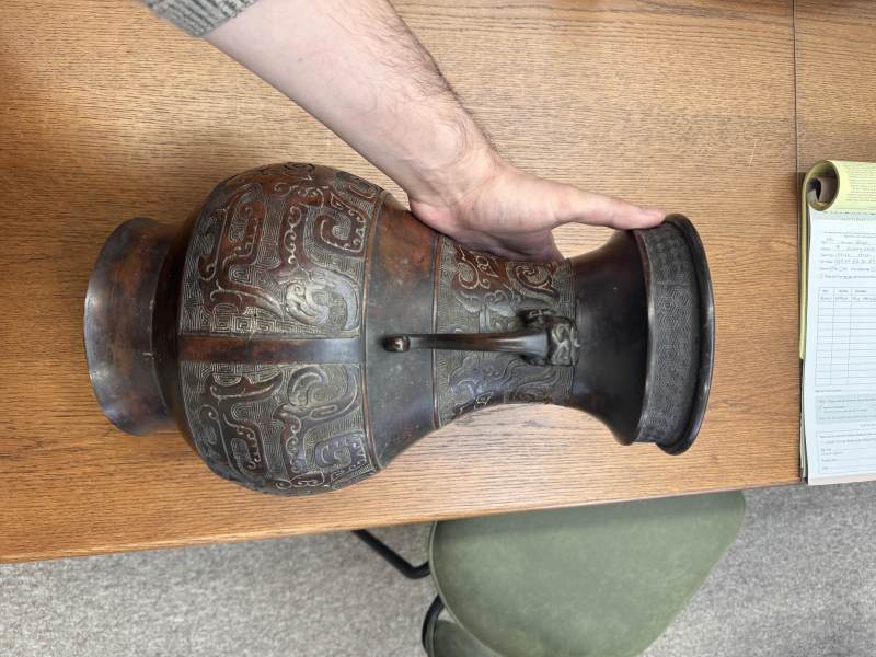 清十八/十九世紀 仿古青銅饕餮紋貫耳壺 | A Chinese archaistic bronze 'taotie' vase, hu, Qing dynasty, 18th/19th century - 图8
