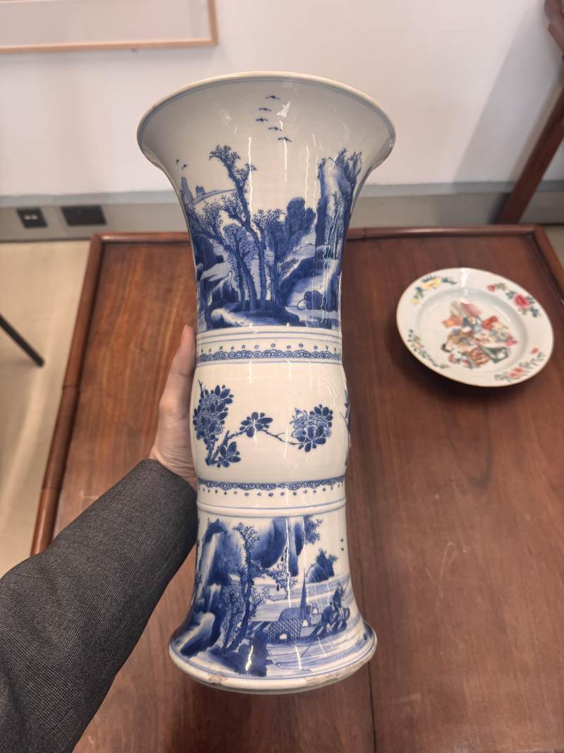 清康熙 青花山水人物圖花觚 | A Chinese blue and white 'gu' vase, Qing dynasty, Kangxi period - 图8