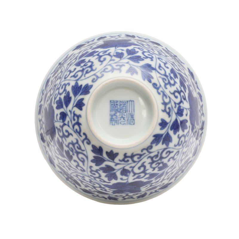 或為清道光 青花纏枝花卉紋盌《大清道光年製》款 | A Chinese blue and white 'floral' bowl, Daoguang mark and possibly of the period - 图14