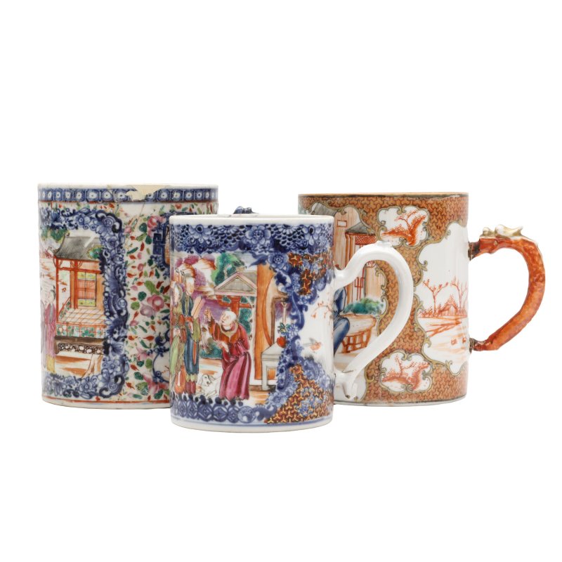 清十八世紀 粉彩人物故事圖馬克盃一組三件 | Three Chinese famille-rose 'figural' export mugs, Qing dynasty, 18th century - 图1