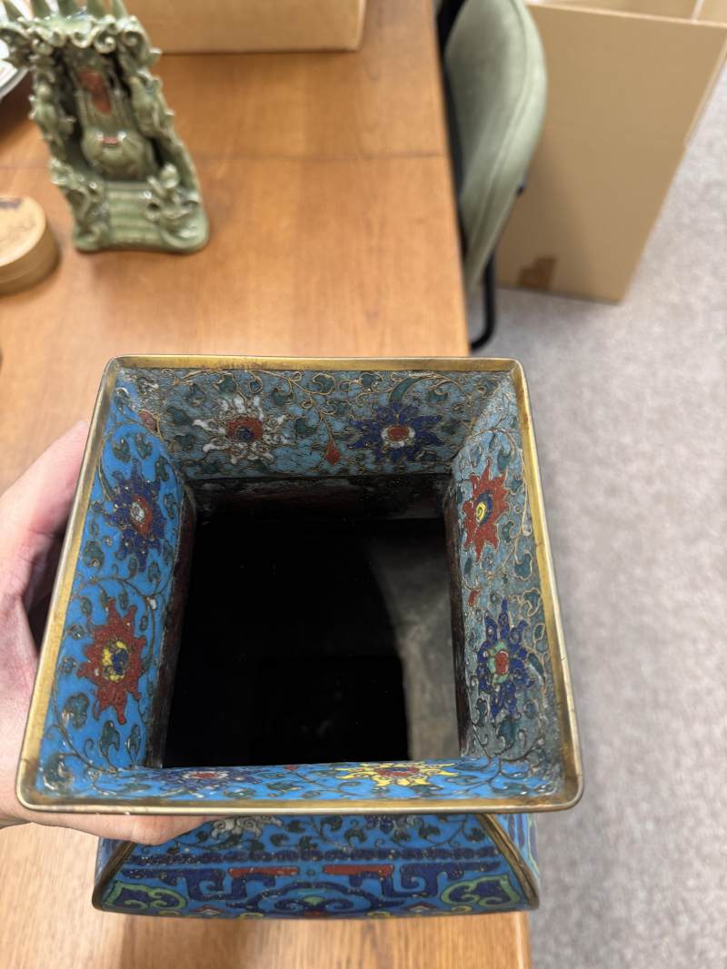 十七世紀 掐絲琺瑯掐絲掐絲銅鍍金饕餮紋方壺 | A fine Chinese cloisonné enamel and gilt-bronze 'taotie' vase, fanghu, Ming dynasty, 17th century - 图50