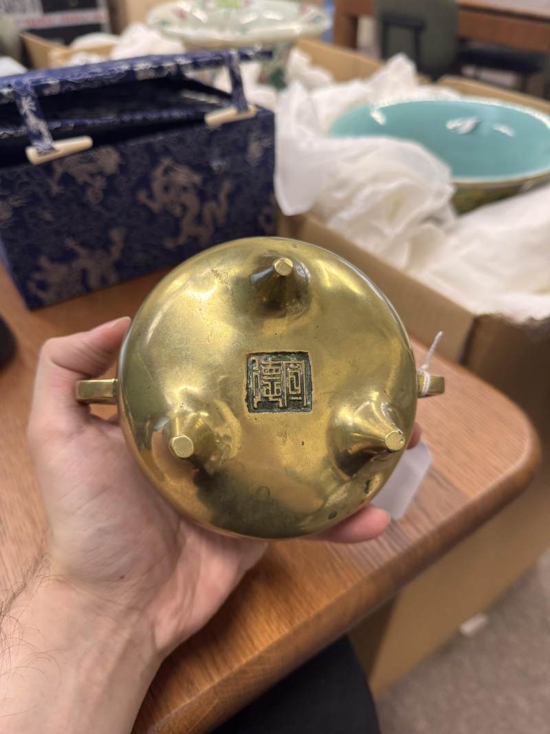 清十八/十九世紀 銅鎏金壓經三足爐《宣德》款 | A Chinese polished bronze tripod censer, Qing dynasty, 18th/19th century - 图21
