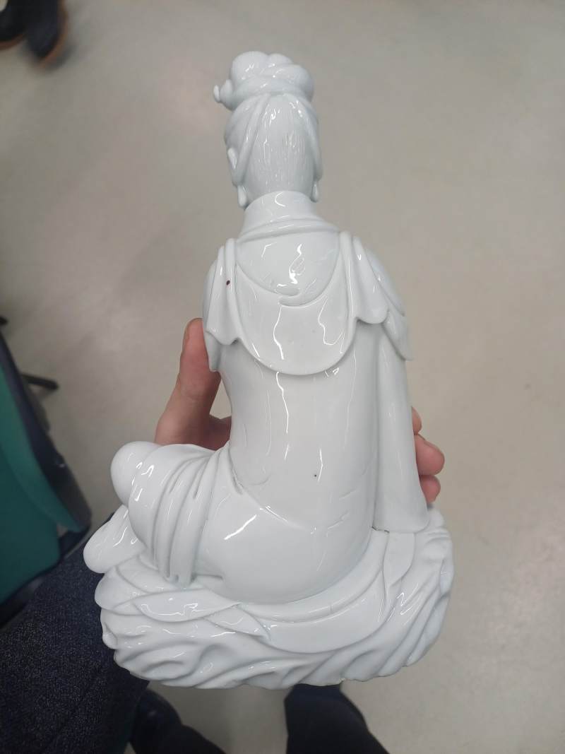 清十九世紀 德化白釉觀音立像 | Santos Collection | A Chinese Dehua figure of Guanyin, Qing dynasty, 19th century - 图9