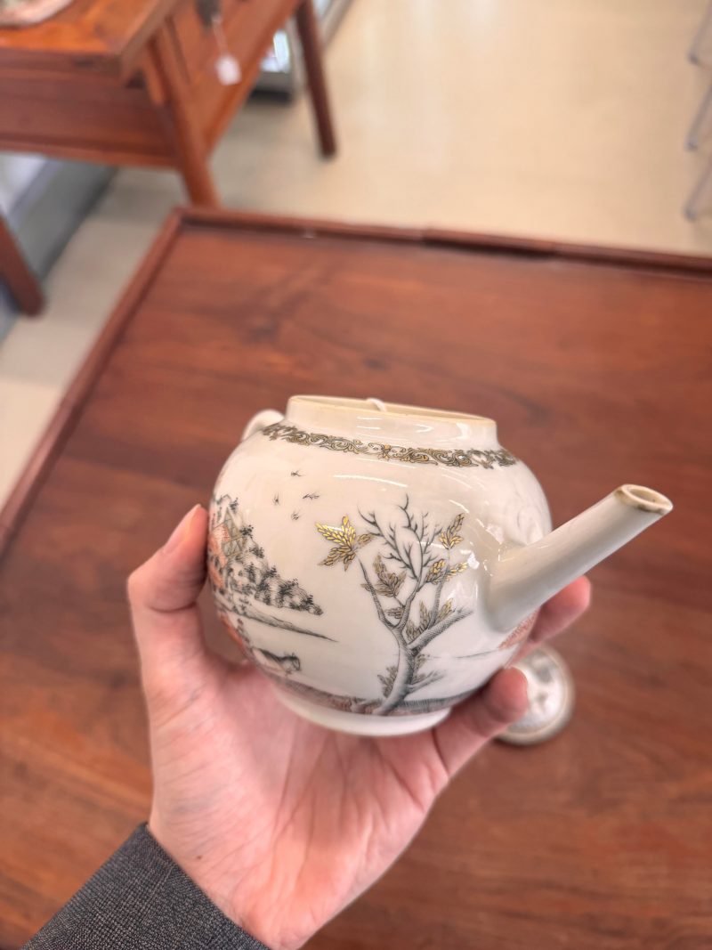清乾隆 墨彩高粱收穫圖蓋壺 | Santos Collection | A rare Chinese export en-grisaille 'sorghum harvesting' teapot, Qing dynasty, Qianlong period - 图28