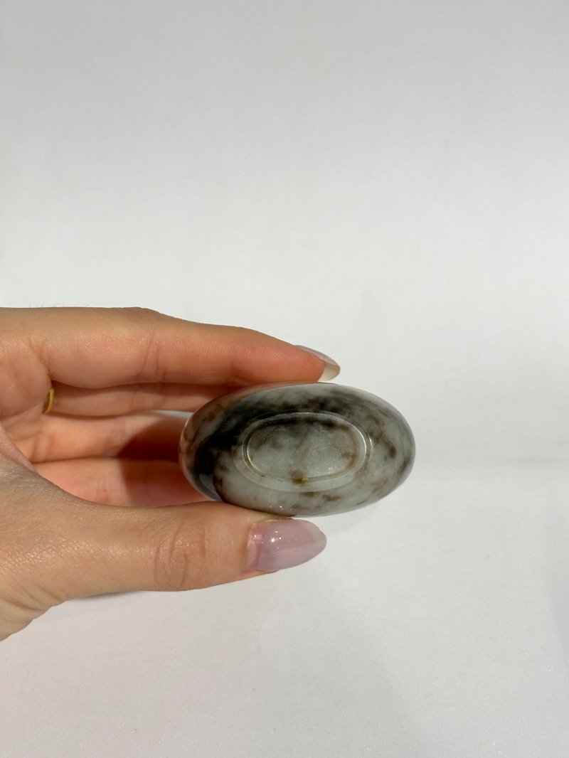 十八/十九世紀 墨玉、灰墨玉光素鼻煙壺二件 | A MOTTLED BLACK JADE AND A GREY AND BLACK JADE SNUFF BOTTLE - 图4