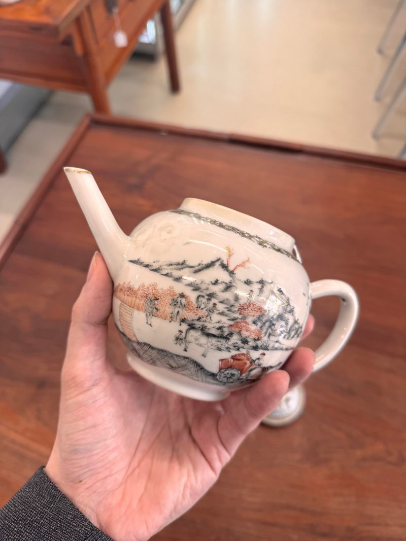 清乾隆 墨彩高粱收穫圖蓋壺 | Santos Collection | A rare Chinese export en-grisaille 'sorghum harvesting' teapot, Qing dynasty, Qianlong period - 图12