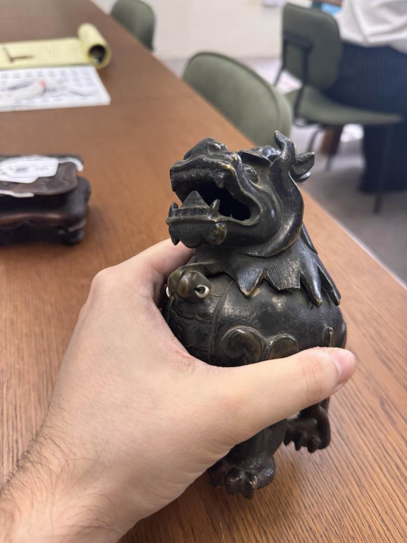 明 銅甪端爐 | A Chinese bronze 'luduan' incense burner, Ming dynasty - 图9