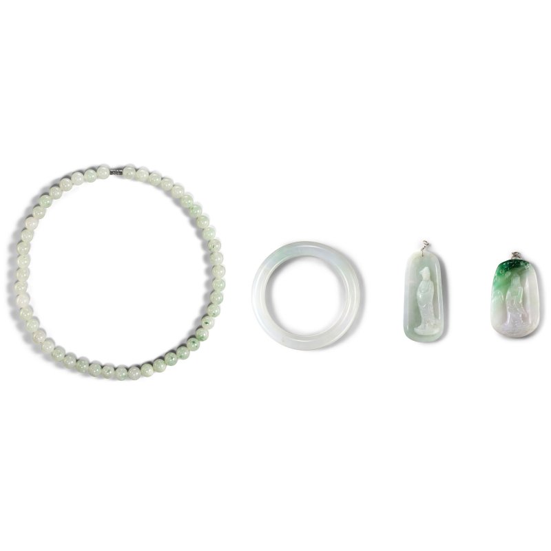 二十世紀 翡翠玉飾 一組四件 | A GROUP OF FOUR JADEITE CARVINGS - 图1