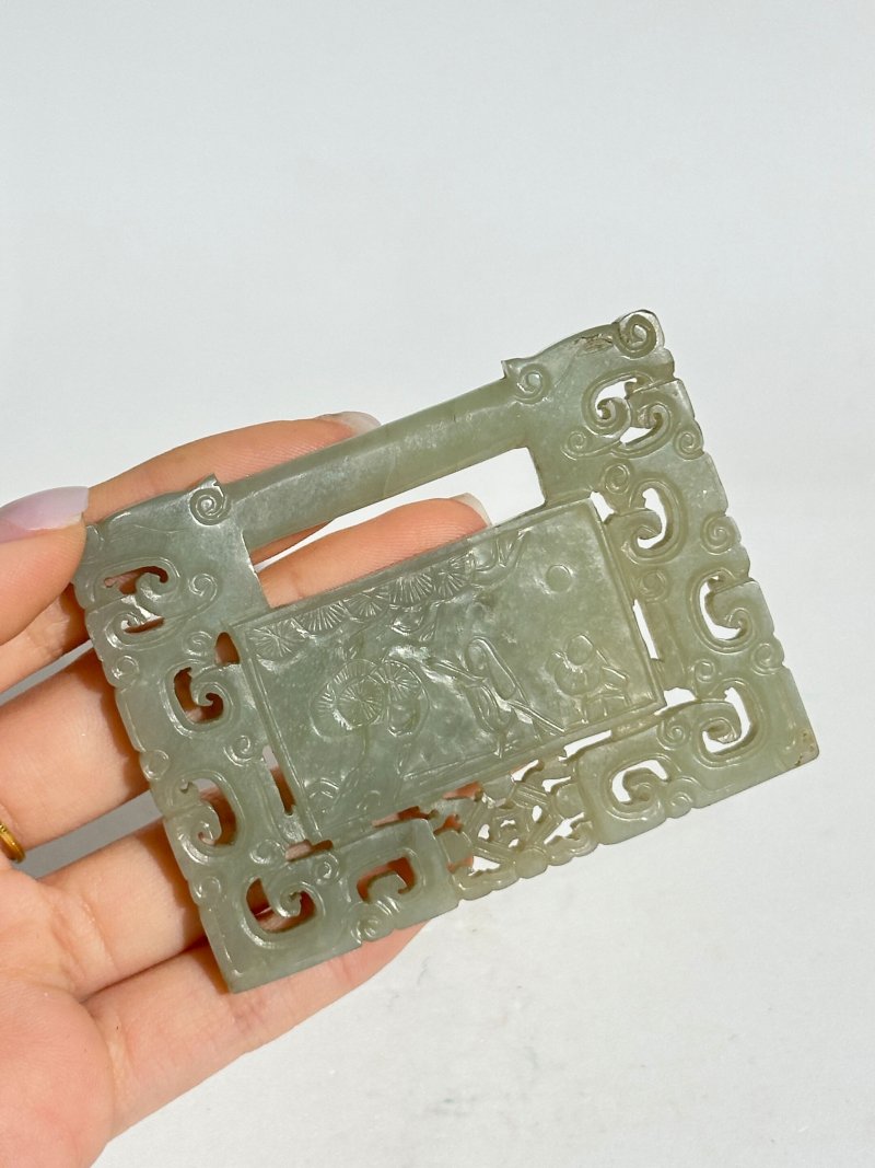 清十九世紀 青玉⌈永葆長春⌋、⌈福祿永喜⌋牌二枚 及座 | TWO GREEN JADE 'LONGEVITY' PLAQUES - 图5