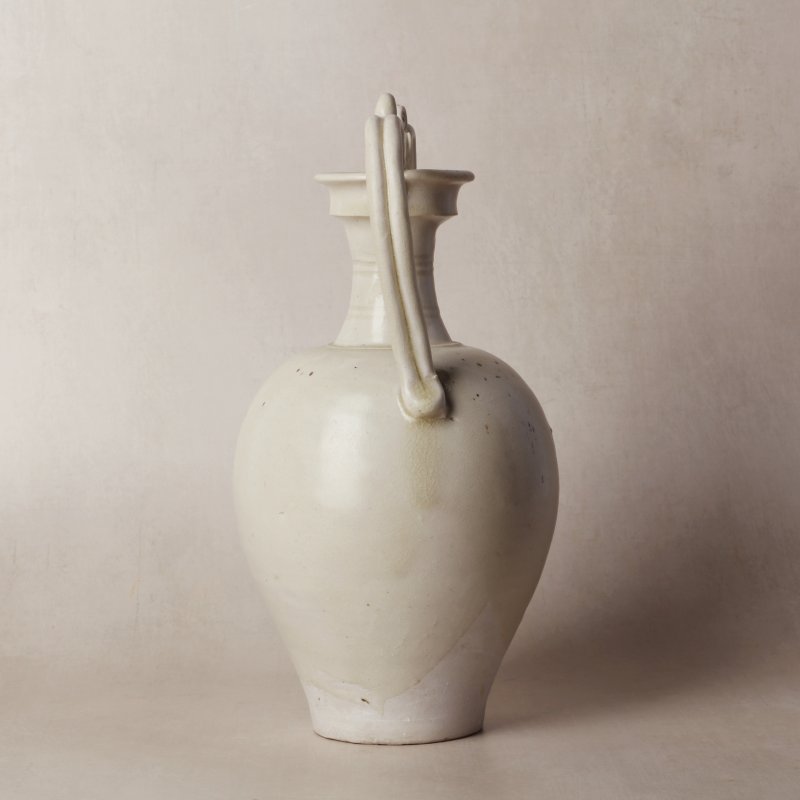唐 白釉雙螭龍耳瓶 | A Chinese straw-glazed stoneware 'amphora' vase, Tang Dynasty - 图4