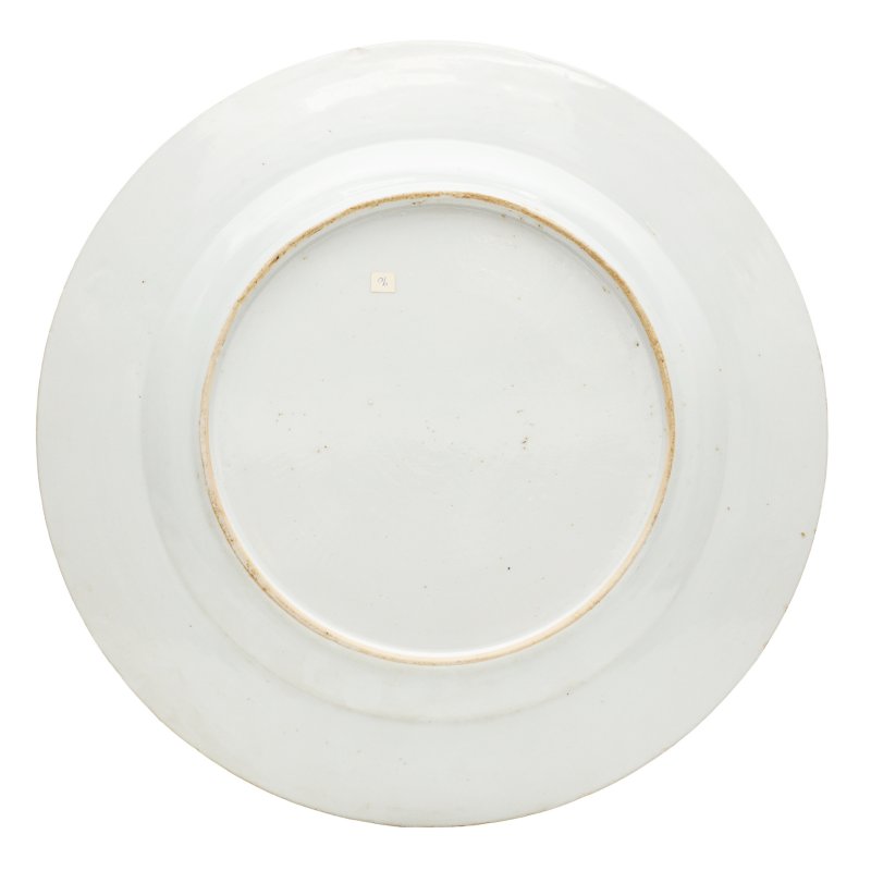 清十八世紀 各式瓷盤 一組三件 | Three Chinese porcelain chargers, Qing dynasty, 18th century - 图5
