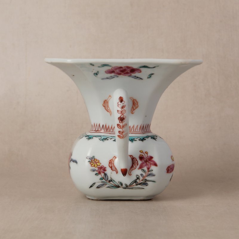 清雍正 粉彩花卉紋渣斗 | Santos Collection | A Chinese export famille-rose 'floral' spittoon, Qing dynasty, Yongzheng period - 图2