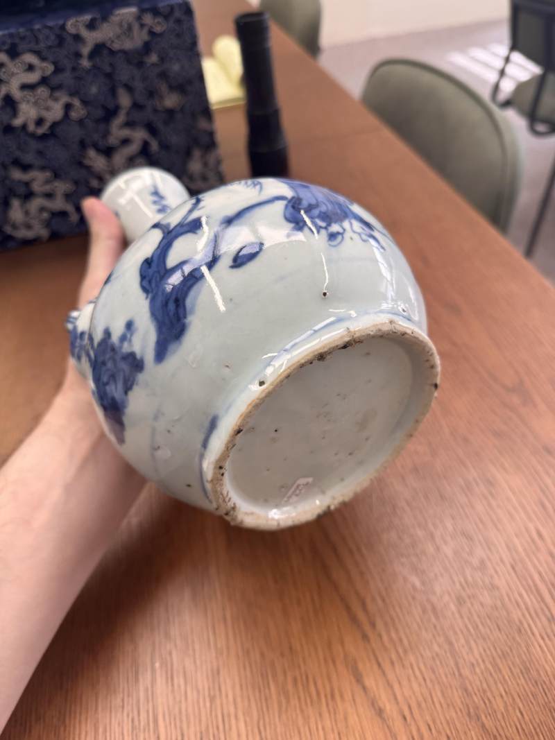 明崇禎/過渡期 青花人物故事圖軍持 | Santos Collection | A Chinese blue and white 'figural' kendi, Transitional period, Chongzhen period - 图20