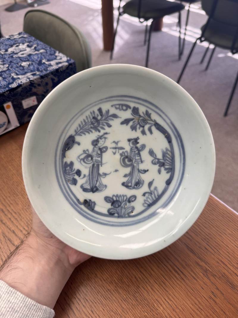 明 青花仕女圖盤 | Santos Collection | A Chinese blue and white 'ladies' dish, Ming dynasty - 图10