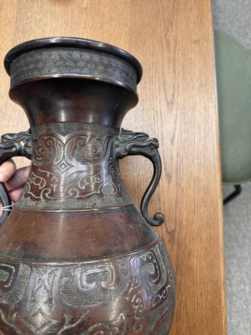 清十八/十九世紀 仿古青銅饕餮紋貫耳壺 | A Chinese archaistic bronze 'taotie' vase, hu, Qing dynasty, 18th/19th century - 图3
