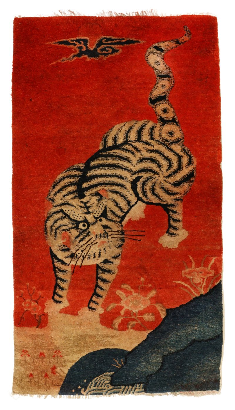 清十九世紀 寧夏紅地虎紋地毯 | A Chinese Ningxia red-ground 'tiger' rug, Qing dynasty, 19th century