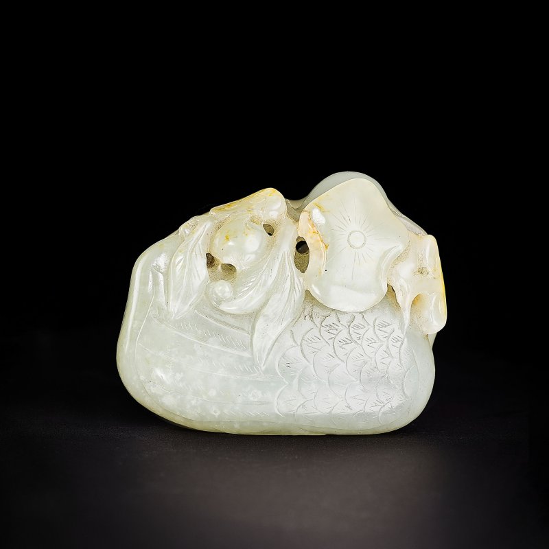 十七至十九世紀 青玉鴨銜桃把件 | A JADE DUCK WITH PEACH - 图2